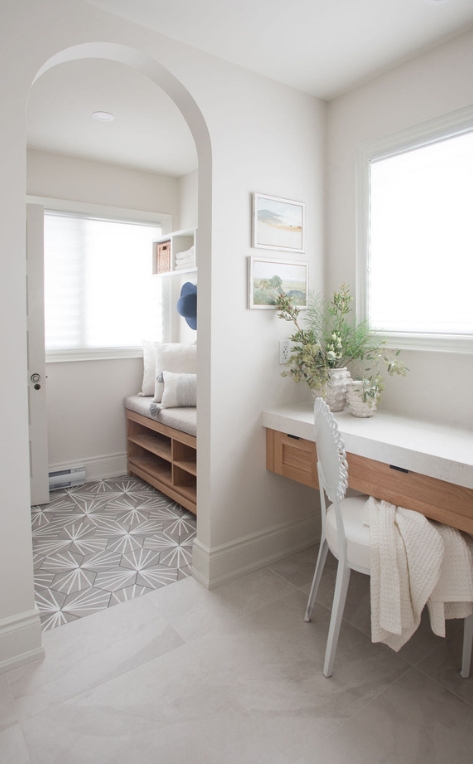 corner nook with curved entryway